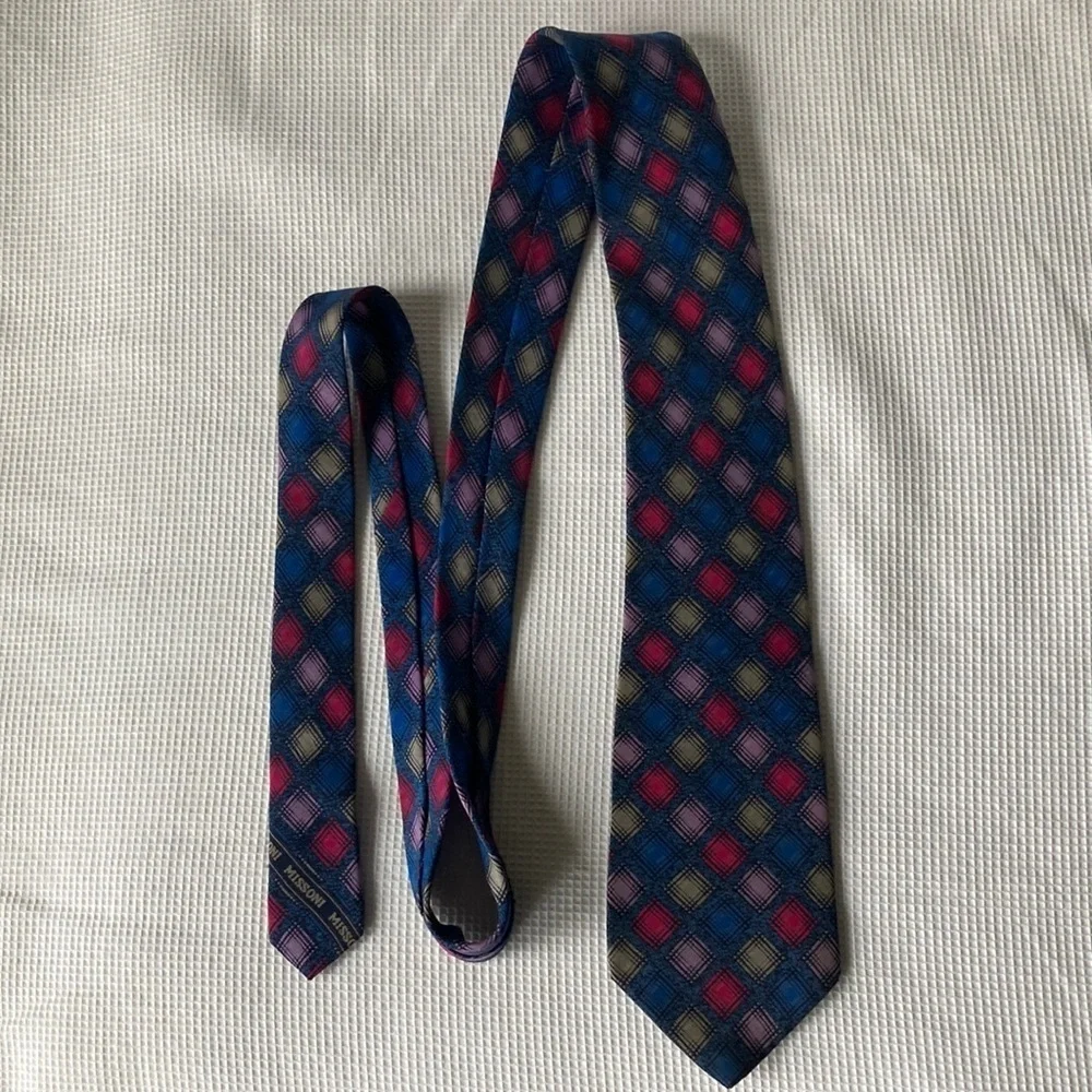 Missoni Vintage 100% silk Blue, lavender, Gray Pink Geometric design Neck Tie